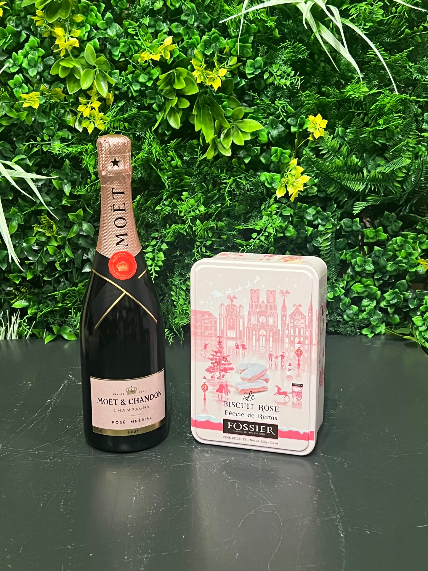 Cadeau: Moët Champagne rosé & Franse biscuits