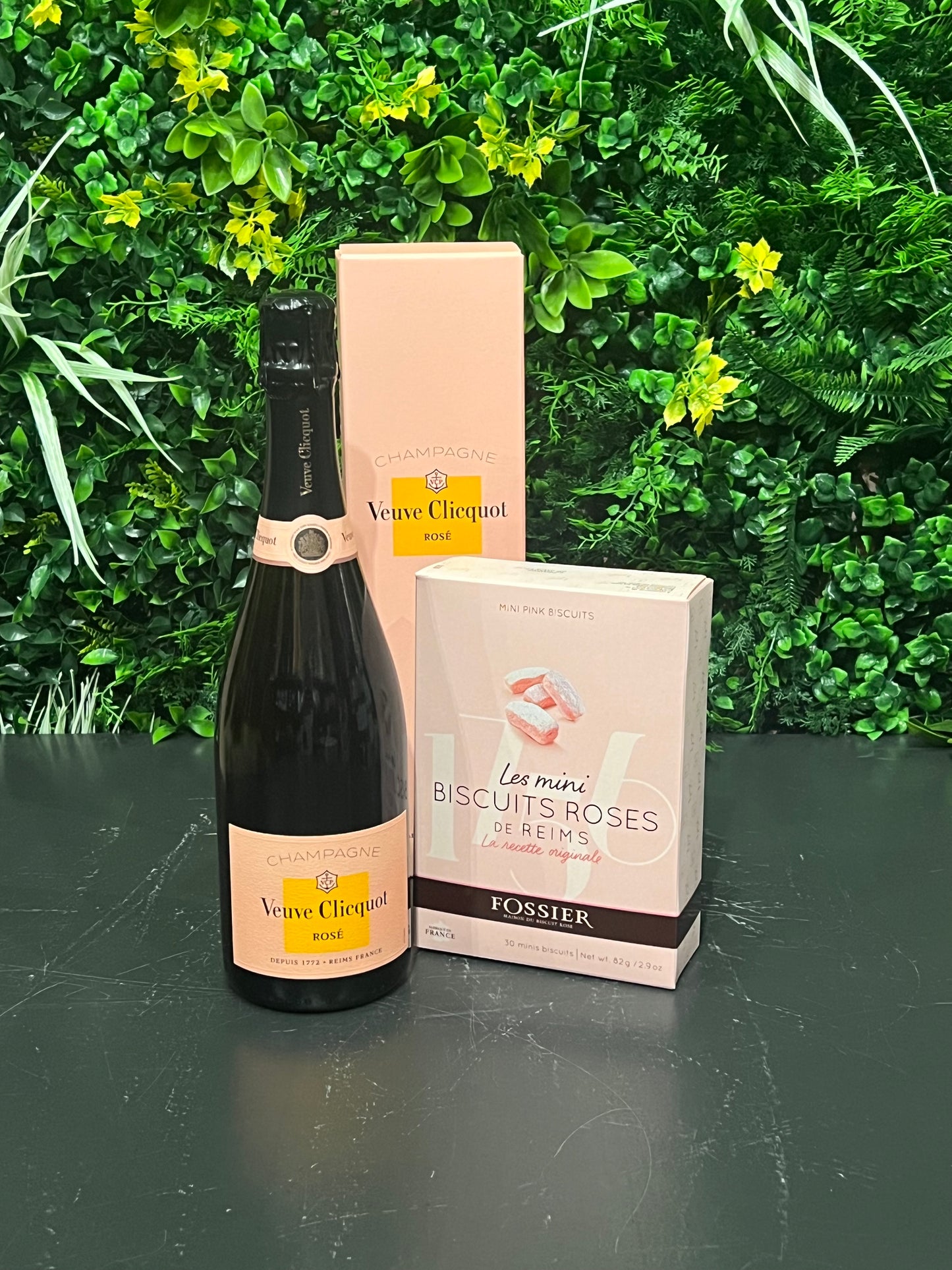 Cadeau: Champagne Veuve Clicquot rosé & Franse biscuits